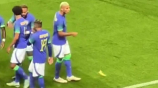 Richarlison vis&eacute; par une banane, les internautes s'indignent (capture YouTube)