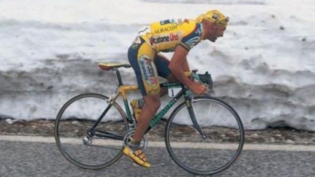 Marco Pantani sul Gran Sasso: il Giro d'Italia 2023 torner&agrave; sulla montagna abruzzese.