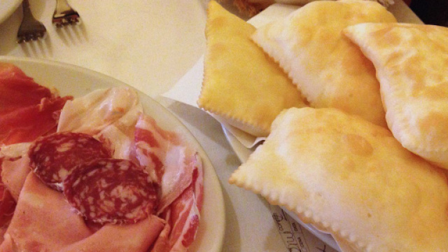 Gnocco fritto, vero street food emiliano.