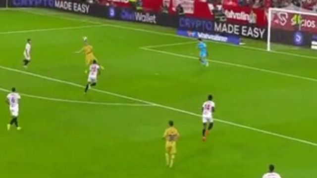 L'encha&icirc;nement contr&ocirc;le - reprise de vol&eacute;e de Lewandowski r&eacute;gale les fans (capture YouTube)