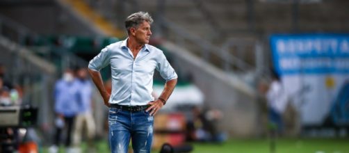 Renato observa nomes dispon&iacute;veis no mercado para o Gr&ecirc;mio (Lucas Uebel/Gr&ecirc;mio)