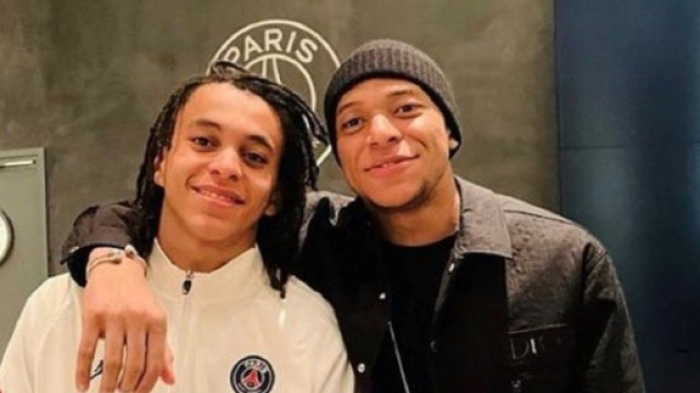 Kylian Mbapp&eacute; sur FIFA23, son fr&egrave;re Ethan se moque de lui et fait le buzz (capture YouTube)
