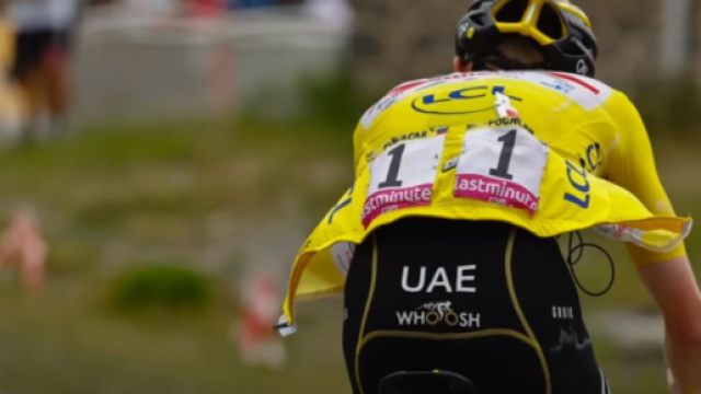 Ciclismo, Tadej Pogačar in crisi nella tappa del Granon del Tour de France.