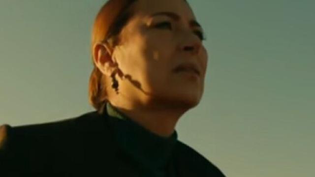 Terra amara, episodi Turchia: la signora Yaman cade dal cavallo.
