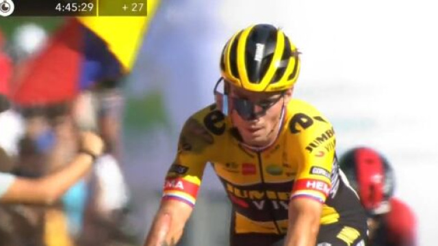 Vuelta, Primož Roglič riparte dopo la caduta.