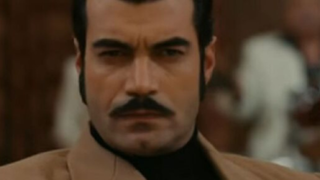 Terra amara, episodio del 13/09: Sabahattin affronta il marito di Zuleyha.