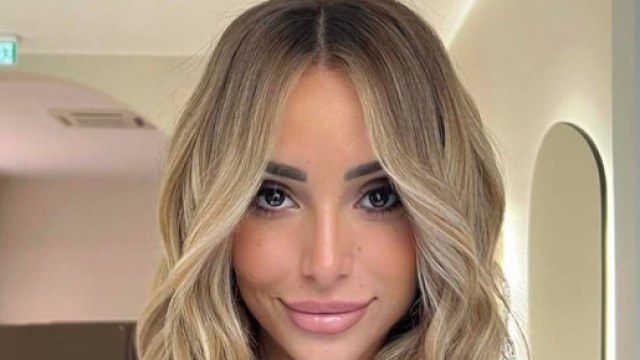 M&eacute;lanie ORL serait en couple avec un c&eacute;l&egrave;bre animateur de W9. Source : Instagram.