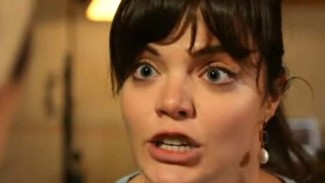 Terra Amara, trame turche: Zuleyha litiga con la moglie di Cengaver.