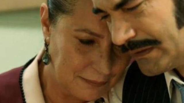 Terra amara, trame turche: Demir dice alla madre di sapere che Adnan non &egrave; suo figlio.