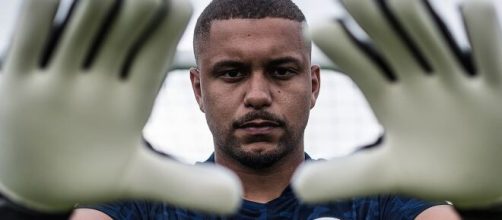 Goleiro foi apresentado nesta segunda (Reprodu&ccedil;&atilde;o/Twitter/@Cruzeiro)