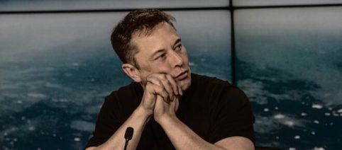 Elon Musk bate recorde do Guinness ao perder R$ 960 bilhões em um ano