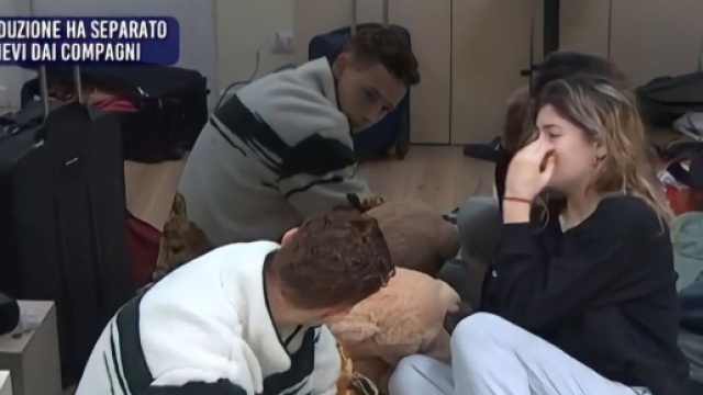 Amici, Capodanno gate, Maddalena in lacrime: 'Sto rovinando il mio sogno'.