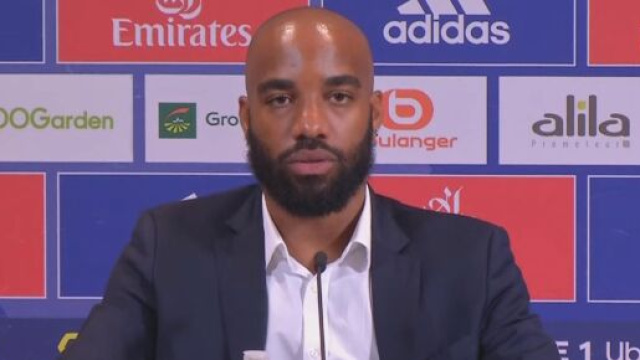 Lacazette pas vraiment concern&eacute; par le classement de l'OL. (screenshot Twitter - @InsideGones)