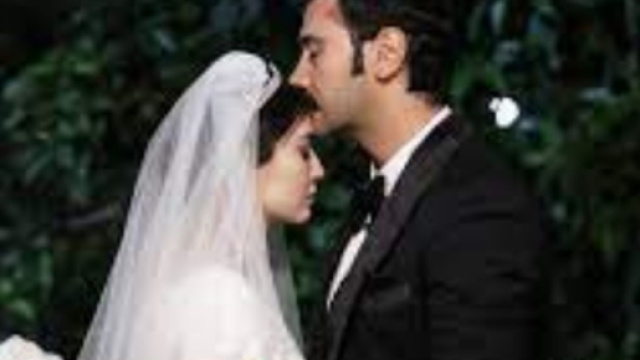 Terra amara finale 1&ordf; stagione: Hekimoglu e l'amato diventano marito e moglie.