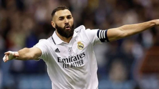 Benzema esp&egrave;re ramener un nouveau troph&eacute;e pour le Real Madrid en glanant la Supercoupe. (screenshot Twitter - @Benzema)