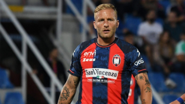 Calciomercato, Crotone: Panico saluta e passa alla Lucchese