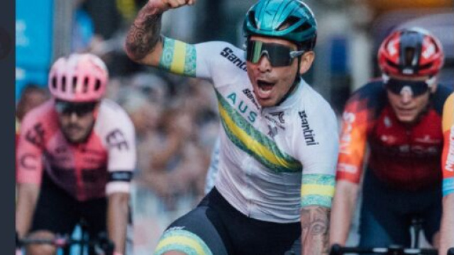Ciclismo, la vittoria di Caleb Ewan nel criterium di Adelaide.