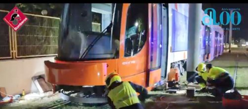 Los equipos de emergencias trabajan en el lugar del accidente donde muri&oacute; el ni&ntilde;o (Twitter/ConsorcioProvincialBomberosAlicante)