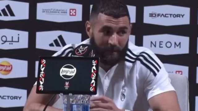 Karim Benzema agac&eacute; par la question d'un journaliste en conf&eacute;rence de presse. (screenshot Twitter - @lnstantFoot)