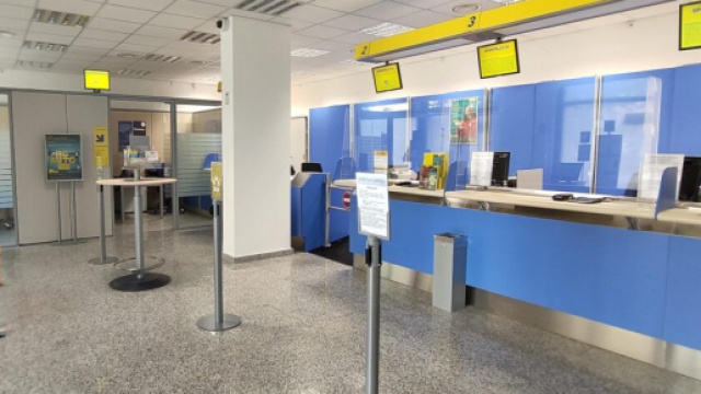 Assunzioni Poste Italiane per diplomati e laureati: posti per lavoro d'ufficio e consulenza.