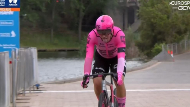 Alberto Bettiol all'arrivo del prologo del Tour Down Under