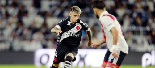 Novo refor&ccedil;o, Orellano entrou no segundo tempo. (Instagram/@vascodagama)