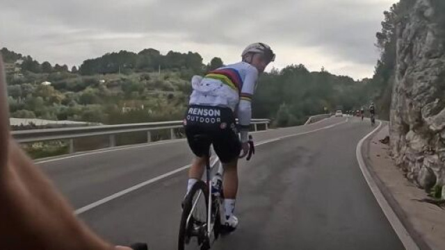 Ciclismo, Remco Evenepoel allontana lo youtuber Artem Shcherbyna.