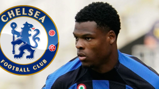 Il Chelsea tenta l'affondo per Dumfries, l'Inter apre alla cessione.