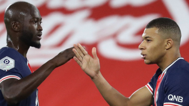 Lens-PSG: Danilo enl&egrave;ve le ballon des pieds de Mbapp&eacute; sur une action de but, il enrage (capture YouTube)