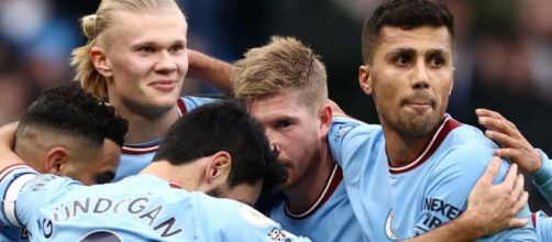 City segue na ca&ccedil;a do Arsenal (Reprodu&ccedil;&atilde;o/Twitter/@IlkayGuendogan).