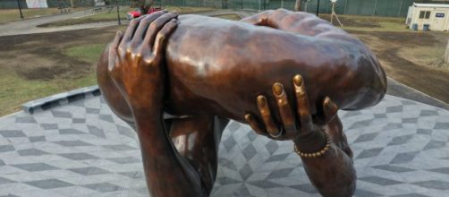 Hank Willis Thomas&rsquo;s &ldquo;The Embrace&rdquo; (Image source: Courtesy of the artist)