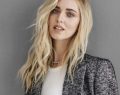 Moda e outfit per l'inverno 2023: i pantaloni in pelle di Chiara Ferragni e il blazer