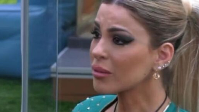 GF Vip, Oriana in lacrime per la nomination.