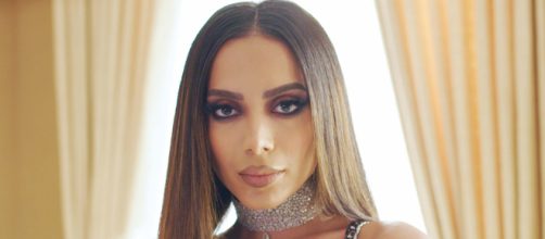 Anitta se irrita com f&atilde; por cartaz em show (Reprodu&ccedil;&atilde;o/Instagram/@Anitta)