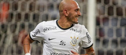 F&aacute;bio Santos fez o segundo gol do Corinthians (Reprodu&ccedil;&atilde;o/Twitter/@Corinthians)
