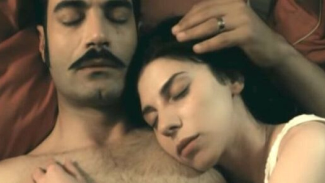 Terra amara, puntata sabato 28 gennaio: Seher si infila nel letto di Demir approfittando del fatto che sia ubriaco.