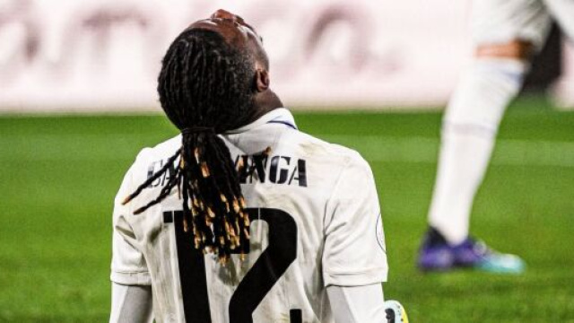 Eduardo Camavinga de plus en plus utilis&eacute; au poste de lat&eacute;ral gauche. (screenshot Twitter - @TFoot__)