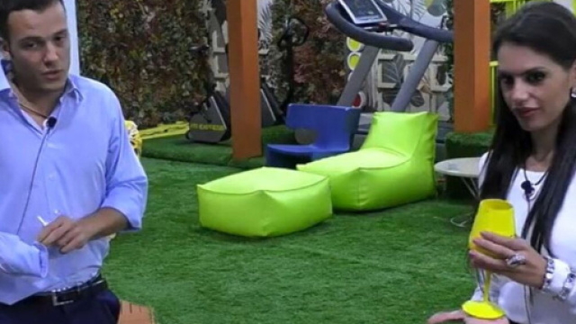 GFVip7, Edoardo strattona Antonella durante un litigio (Video).