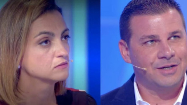 C'&egrave; posta per te, Corrado rifiuta Valentina.