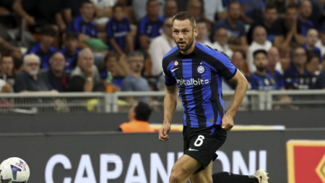 Stefan de Vrij potrebbe interessare alla Juventus a parametro zero.