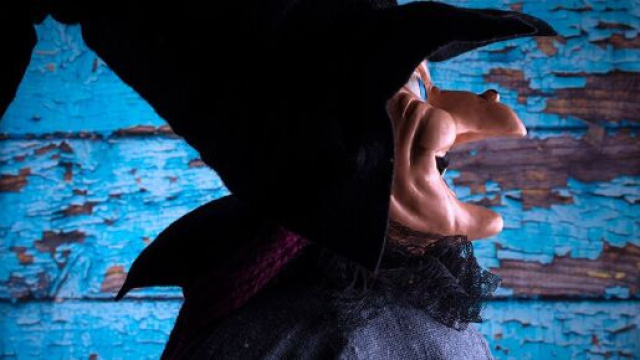 La Befana, uno dei personaggi tradizionali pi&ugrave; amati dai bambini.