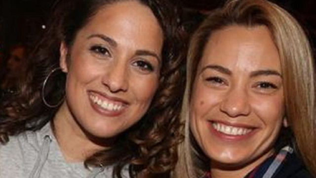 Anne-Laure Bonnet tout sourire en soir&eacute;e (capture Facebook officiel de Purem&eacute;dias)