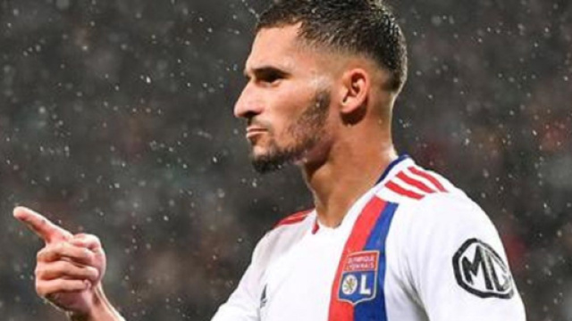 Aouar avec le maillot de l'OL (capture Facebook Algerie360.com)