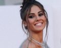 Moda e outfit tendenze primavera 2023: i pantaloni cargo di Giulia De Lellis e gonna tubino