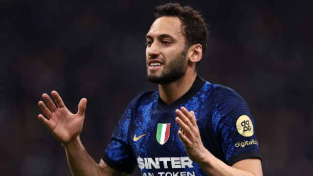 Inter, su Calhanoglu c'&egrave; il Manchester United.