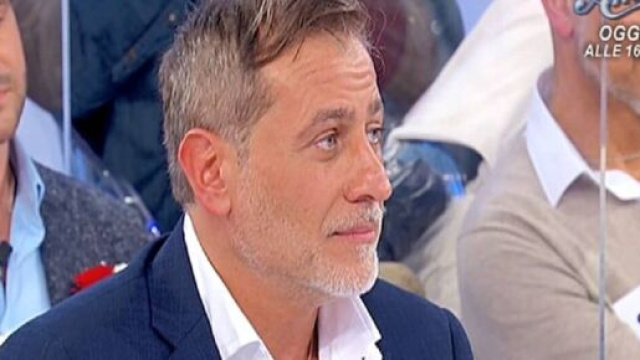 Uomini e donne, chi &egrave; Alessandro, il nuovo cavaliere conteso da Paola e Gemma: ha 53 anni e ama le moto.