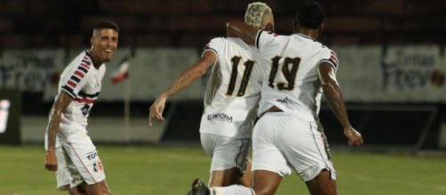 Santa Cruz avan&ccedil;ou na Copa do Nordeste (Reprodu&ccedil;&atilde;o/Twitter/@SantaCruzFC).