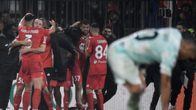 Monza-Inter, polemiche sul gol annullato ad Acerbi.