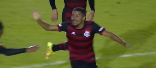 Jean Carlos marcou um gola&ccedil;o do meio de campo (Reprodu&ccedil;&atilde;o SporTV).