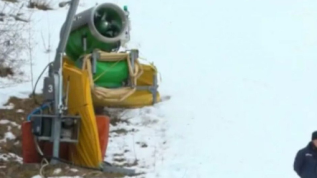 Incidente mortale Aprica: ghiaccio in pista, sciatore perde il controllo e si schianta.